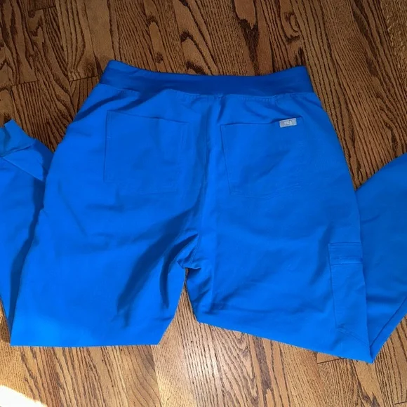 Figs Women's High Waisted Zamora Jogger Scrub Pants - Picture 8 of 8